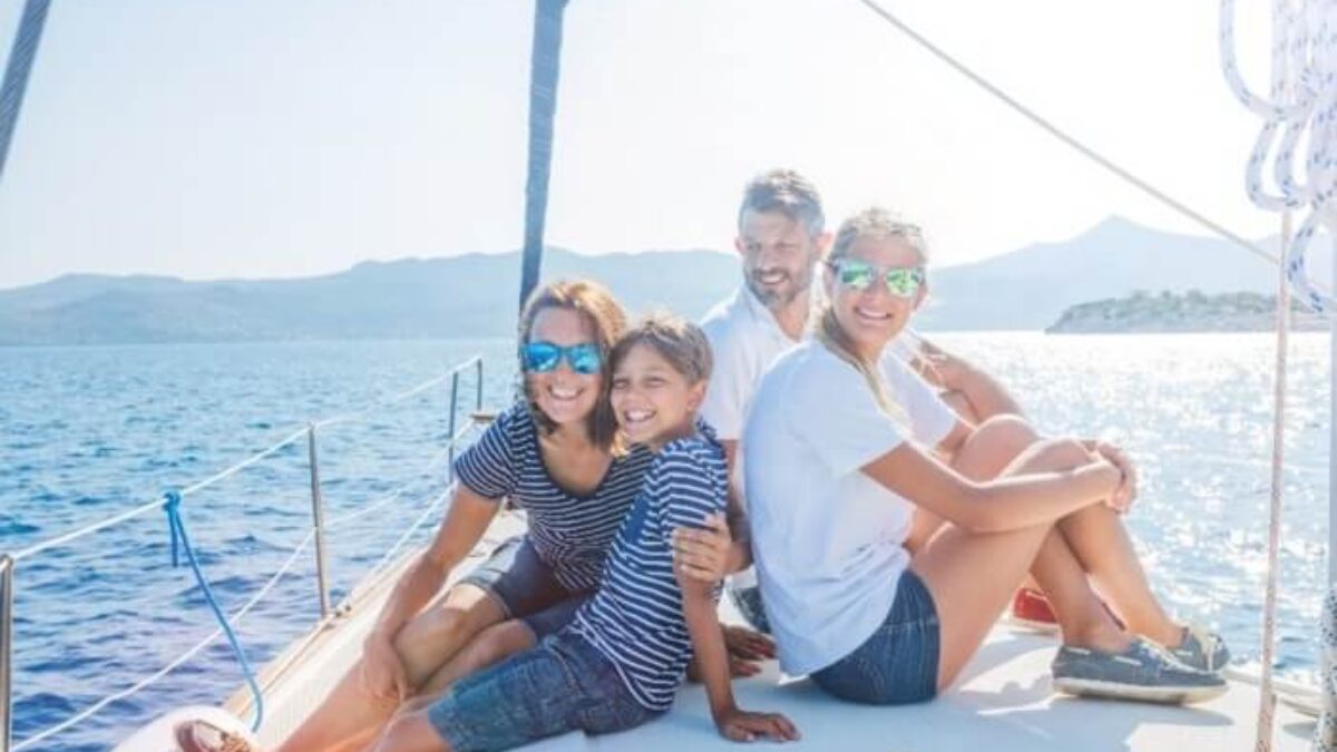 boat casual dress code Stylish & Luxurious Boat Outfits